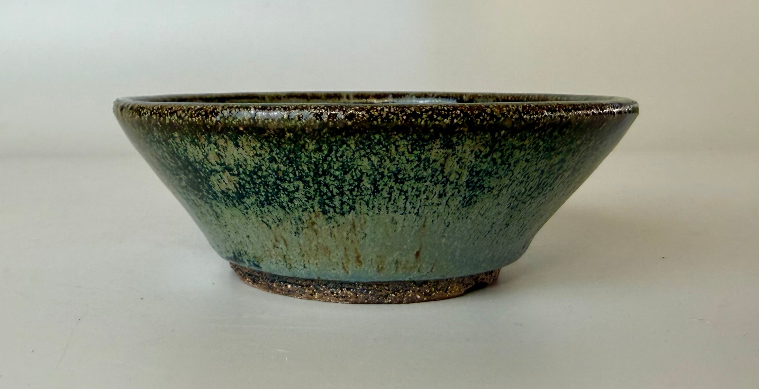 Round bonsai pot in a blue/green glaze. D.127mm