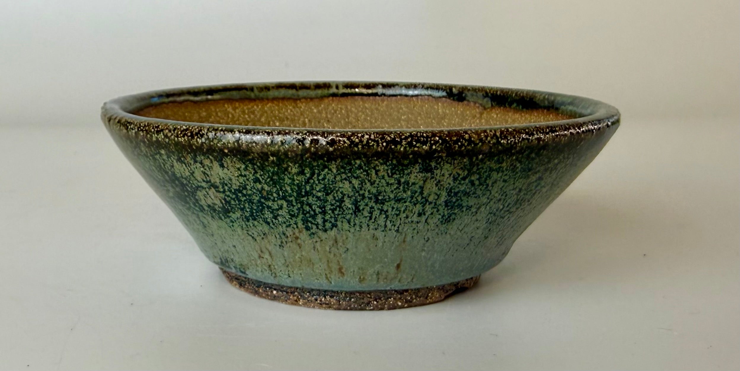 Round bonsai pot in a blue/green glaze. D.127mm