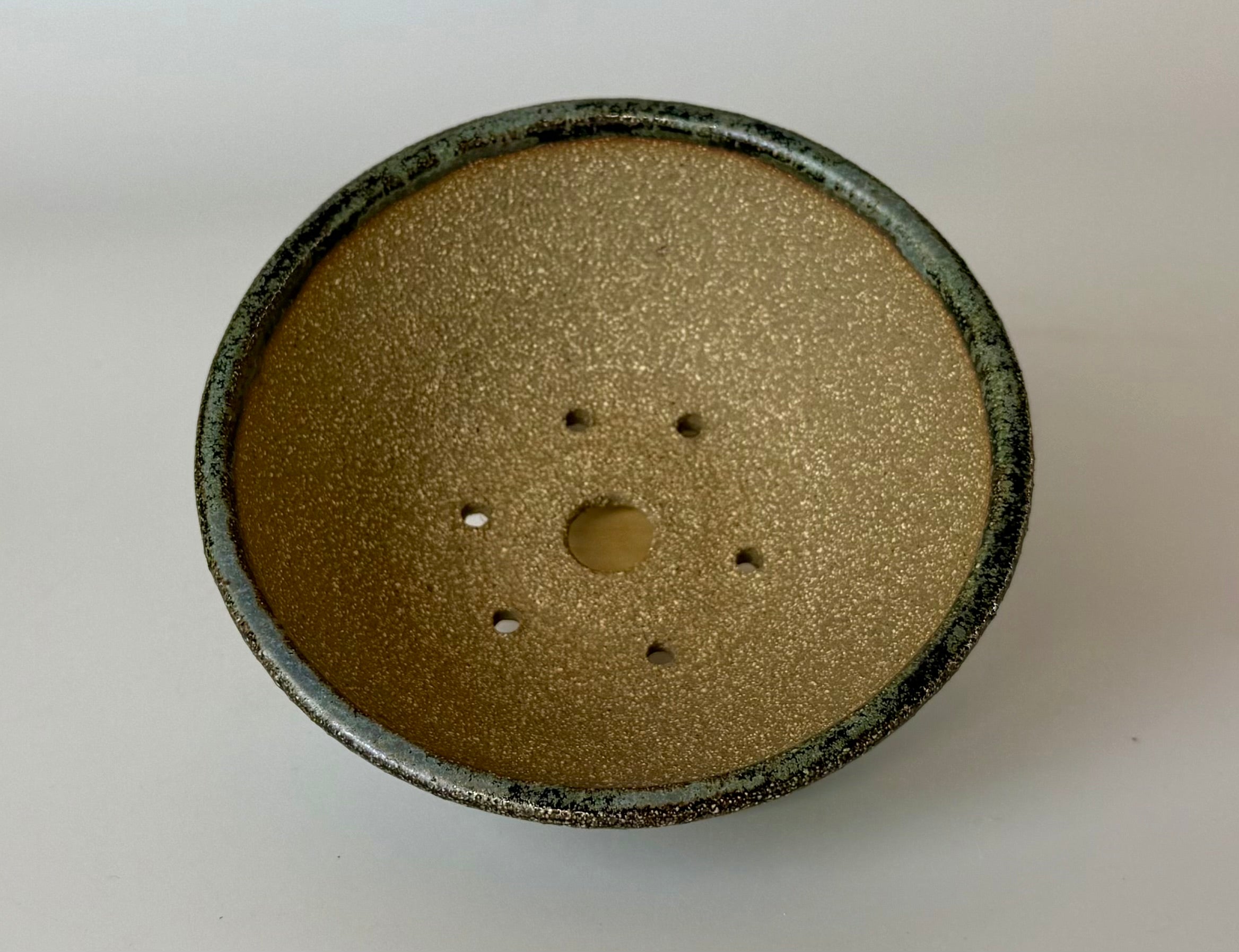 Round bonsai pot in a blue/green glaze. D.127mm
