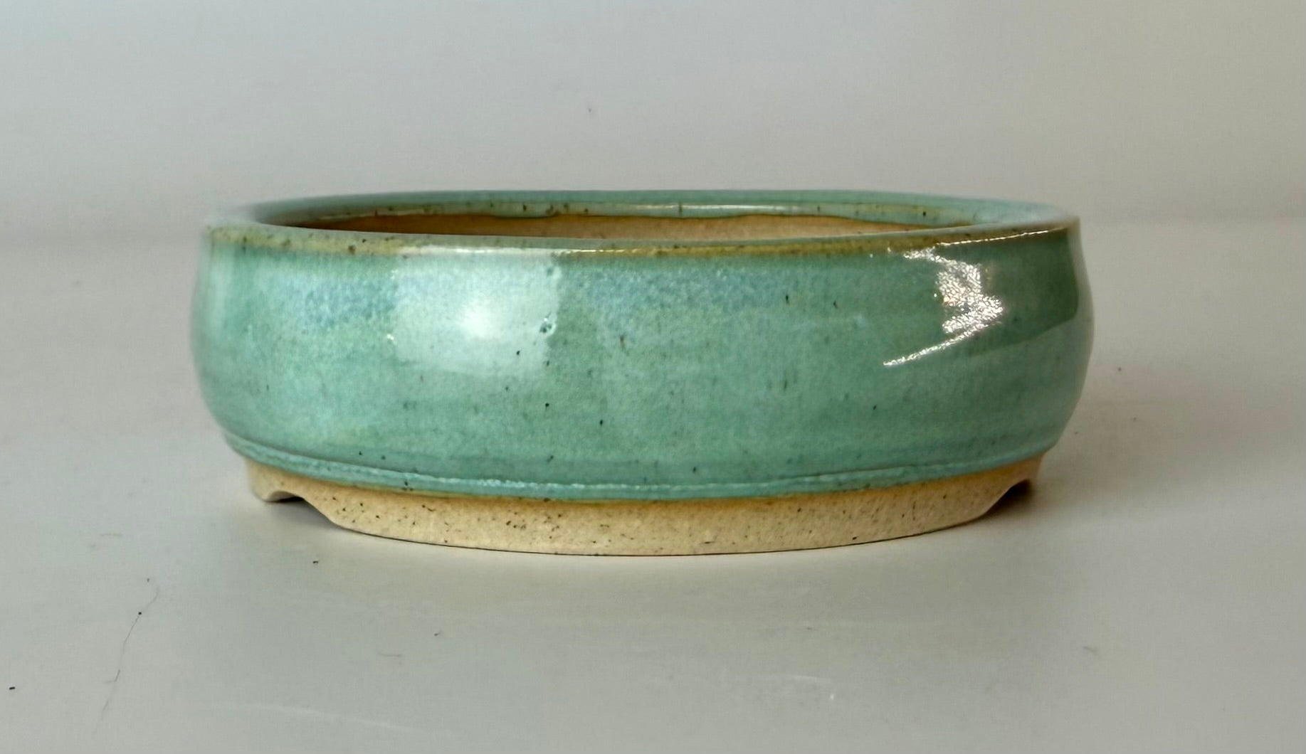 Round bonsai pot in a green glaze. D.79mm