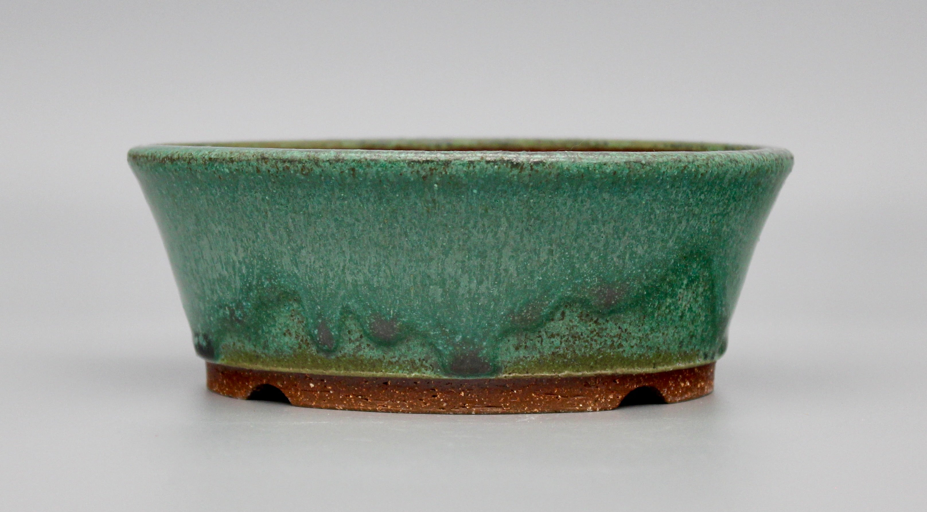 Round bonsai pot in a matte green copper glaze. D.159mm