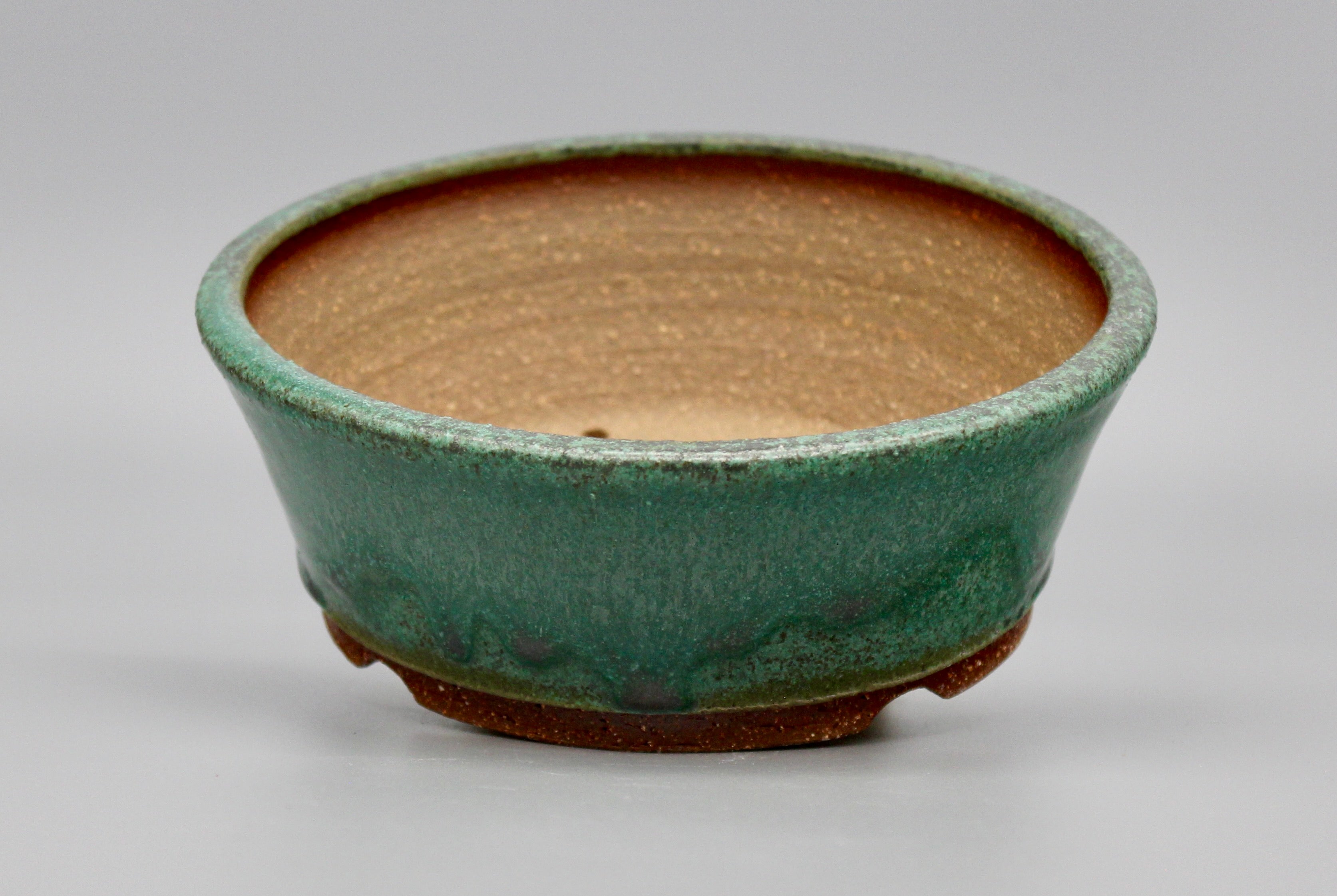 Round bonsai pot in a matte green copper glaze. D.159mm