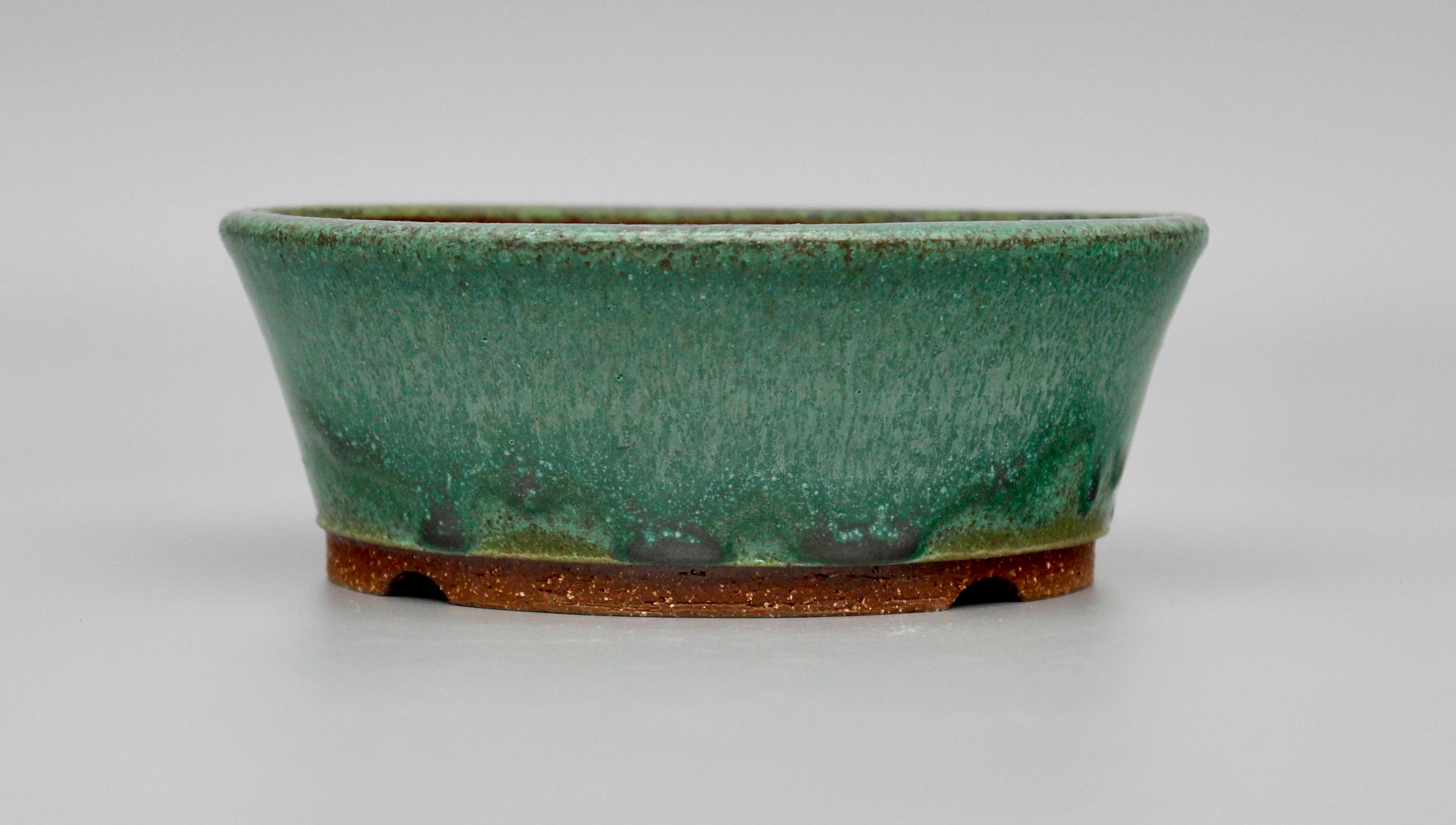 Round bonsai pot in a matte green copper glaze. D.159mm