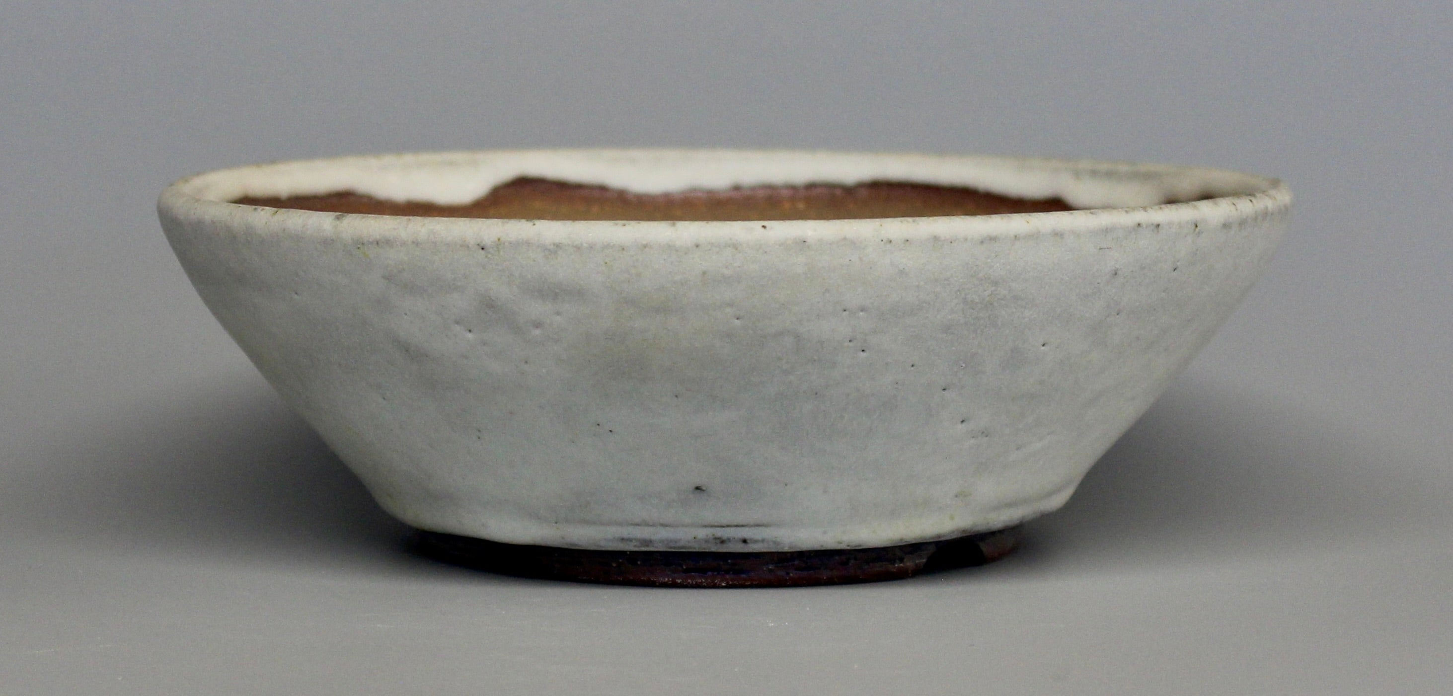 Round bonsai pot in a matte white glaze. D.198mm